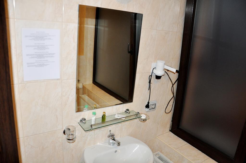 Hotel Thomas Bucarest Extérieur photo