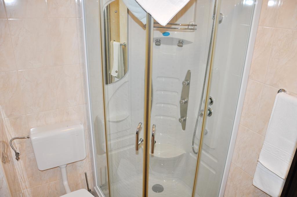 Hotel Thomas Bucarest Chambre photo